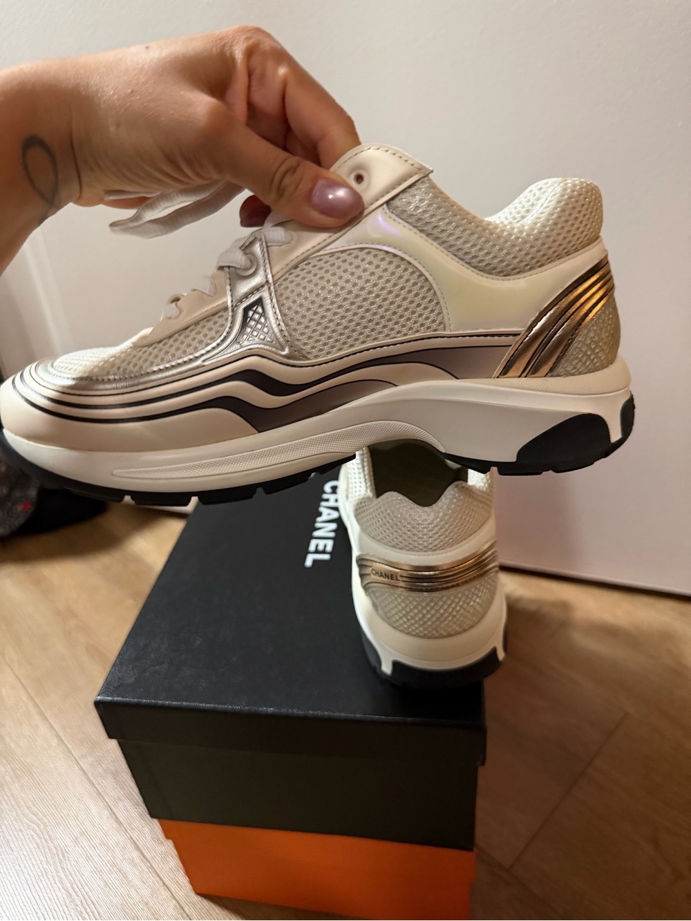 CHANEL White & Gold Wave-Trim Low-Top Sneakers - Picture 6 of 8